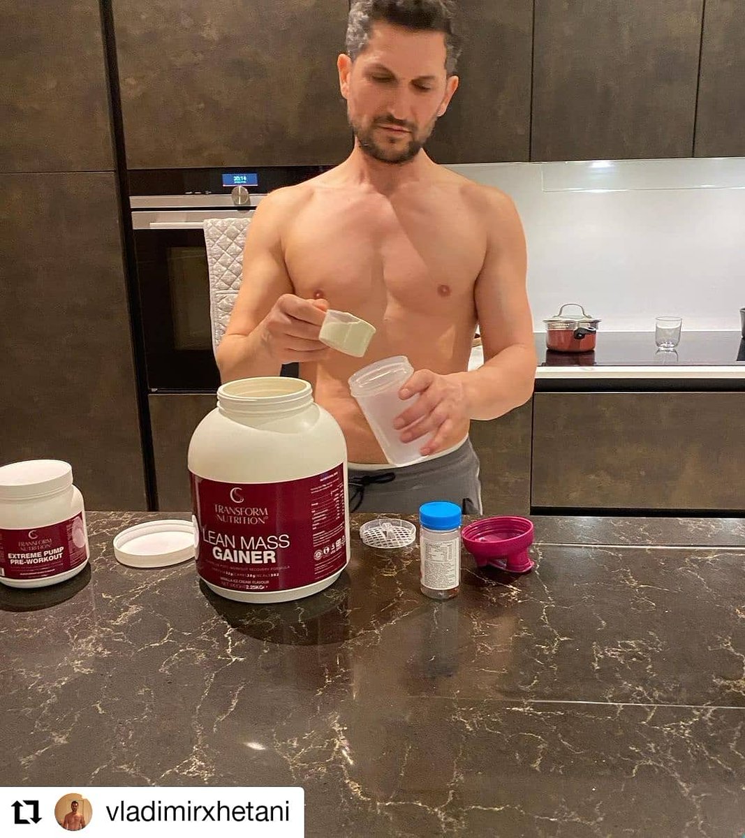 TransformBy's tweet image. #Repost @vladimirxhetani
• • • • • •
Upper body session done ✅ 
Shoulders, chest &amp;amp; Tricep 💪💪
Boosted my energy with the best pre-workout @TransformBy

Enjoying lean mass gainer protein shake @TransformBy 😋😋😃