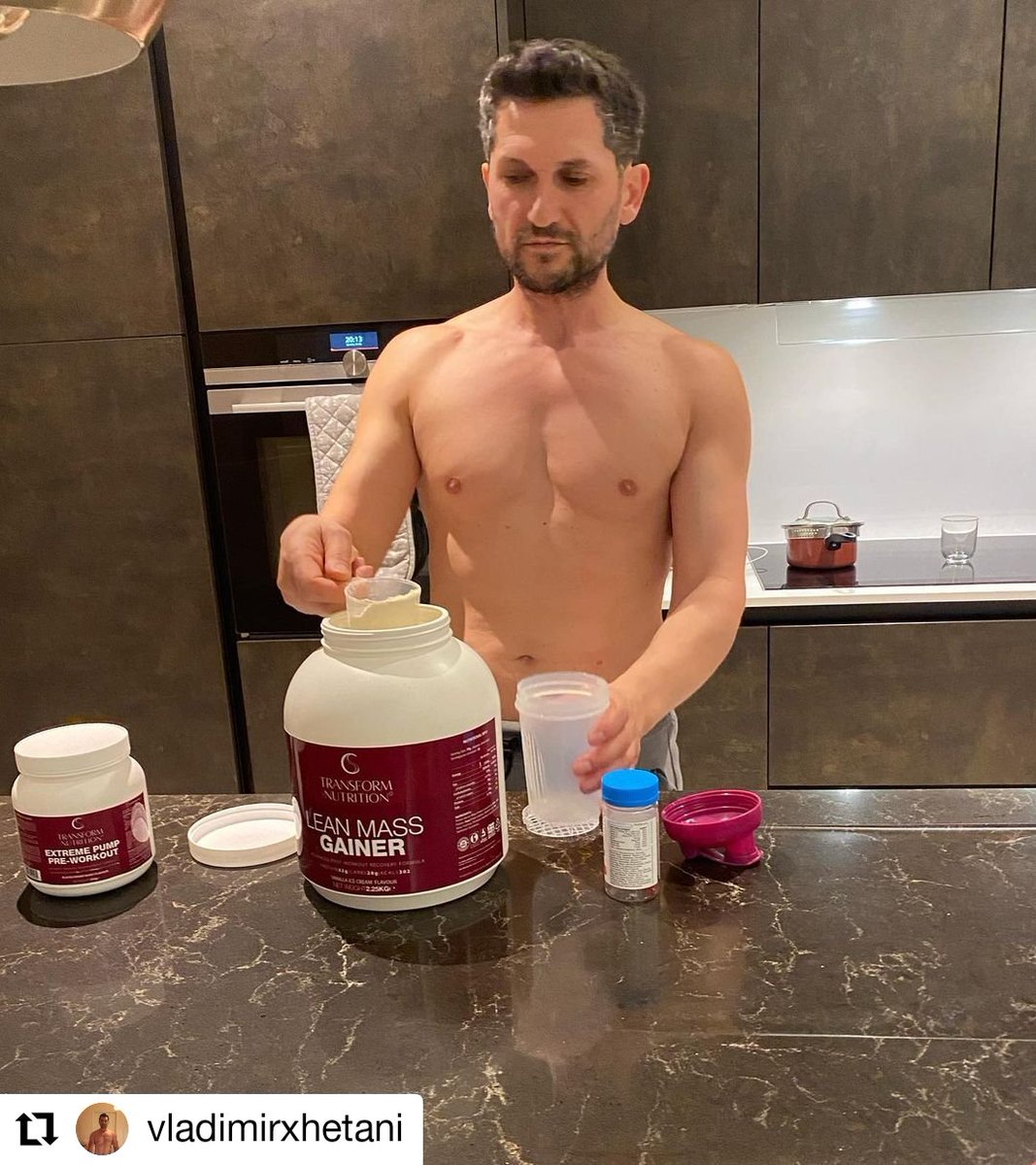TransformBy's tweet image. #Repost @vladimirxhetani
• • • • • •
Upper body session done ✅ 
Shoulders, chest &amp;amp; Tricep 💪💪
Boosted my energy with the best pre-workout @TransformBy

Enjoying lean mass gainer protein shake @TransformBy 😋😋😃