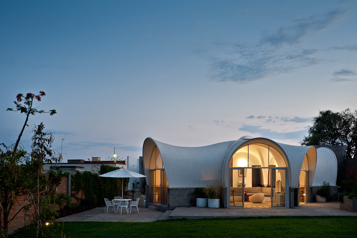 architectourGD's tweet photo. House in Tlayacapan by @abelperles @WonneIckx (2020), Mexico 🇲🇽
Our #TopArchitectOfTheWeek is PRODUCTORA. Tag us on your pictures of their buildings and we'll RT. https://t.co/7QQADXoHR4