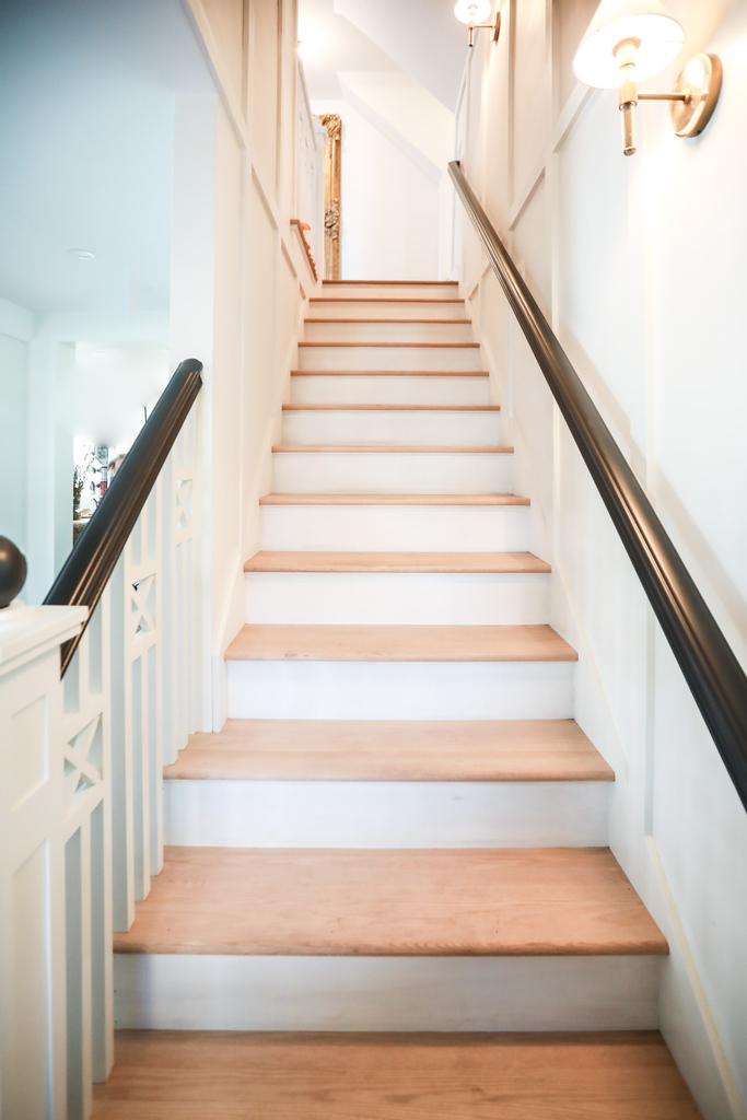KevinOConnorTOH's tweet photo. New staircase, old staircase. Anything about the old that you miss? Miss enough to keep?  

#sweenorbuilders #jeffsweenor @thisoldhouse #thisoldhouse https://t.co/YRGeAKhiec