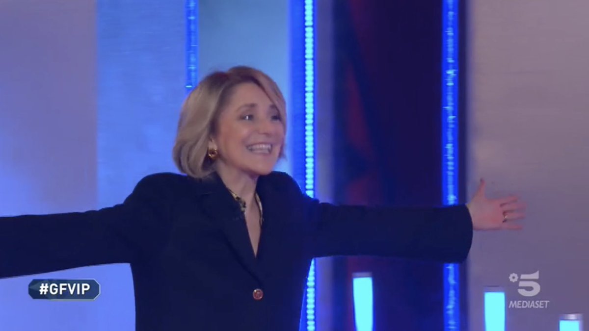 GrandeFratello's tweet photo. Tommy e le due donne della sua vita ❤️
#GFVIP https://t.co/F2o23duf8u