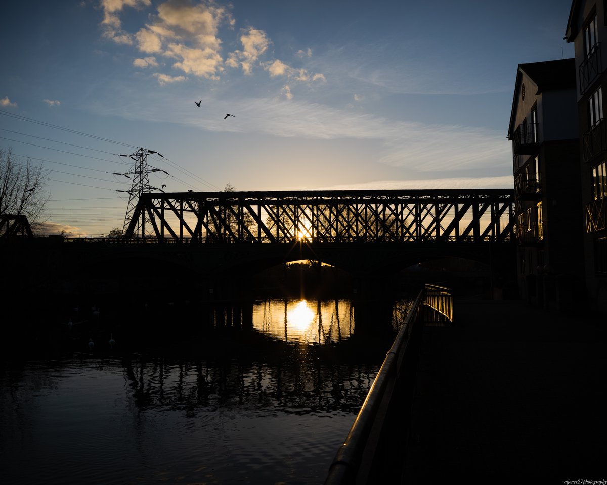 aljones27's tweet photo. Sunset Bridge
#WexMondays #sharemondays2021 #fsprintmonday #appicoftheweek #TheImageHour
Hi-Res on #flickr https://t.co/E3tyZvaA7j https://t.co/eC0Ewk2ToK