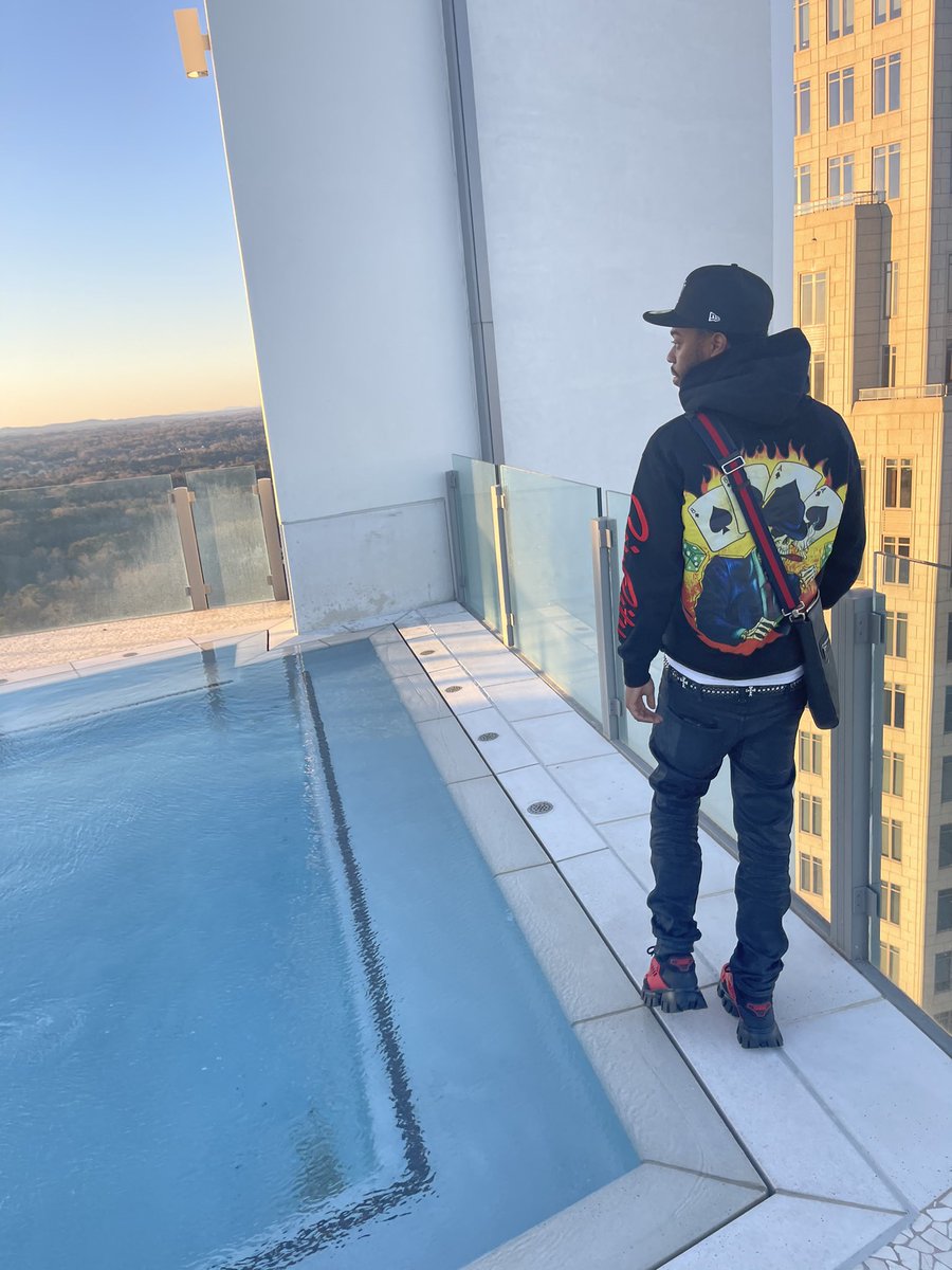 MoneyMakin__Tre's tweet photo. Prada Myself https://t.co/MLHlL0Zt5p