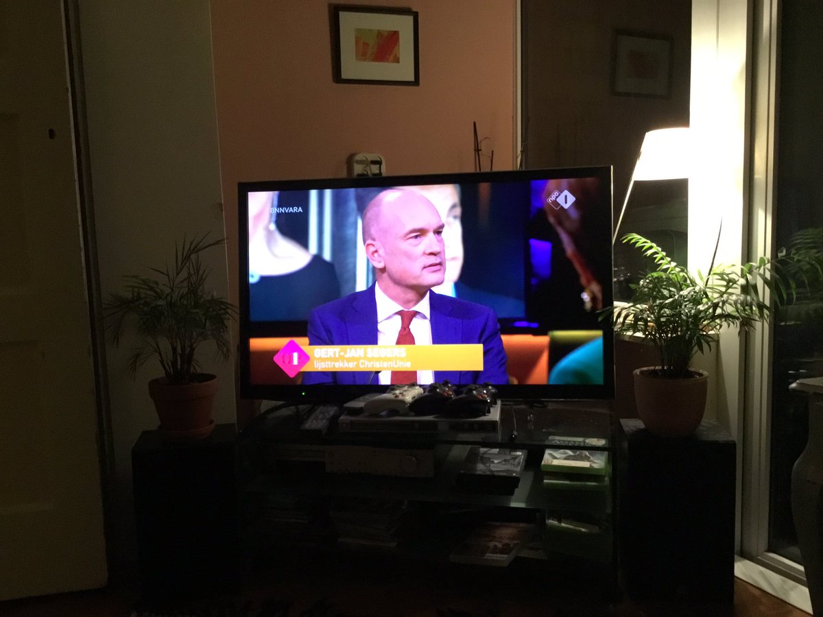 Ha, onze nieuwe buurman <a href="/gertjansegers/">Gert-Jan Segers</a> bij #op1