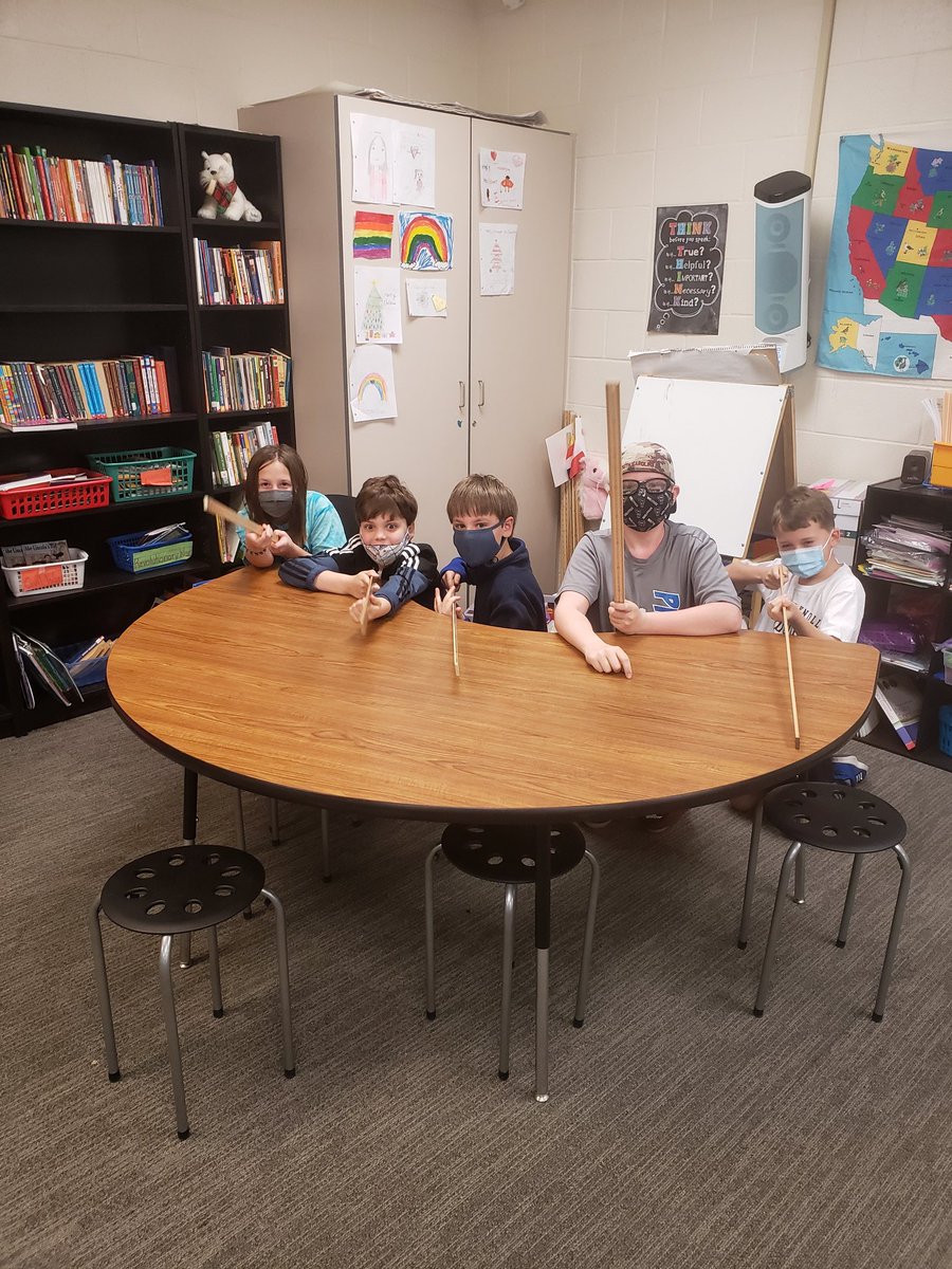 jennbower8's tweet photo. Our patriot army is ready to defend Bunker Hill, but they're worried about running out of ammunition. #interactivesocialstudies #PanthersEngaged #PKESleaders @lmcaulay04 https://t.co/ieLwJOASkV