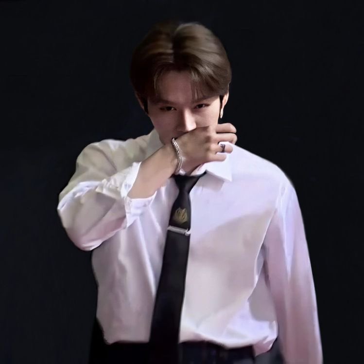 leeminholooks tweet picture