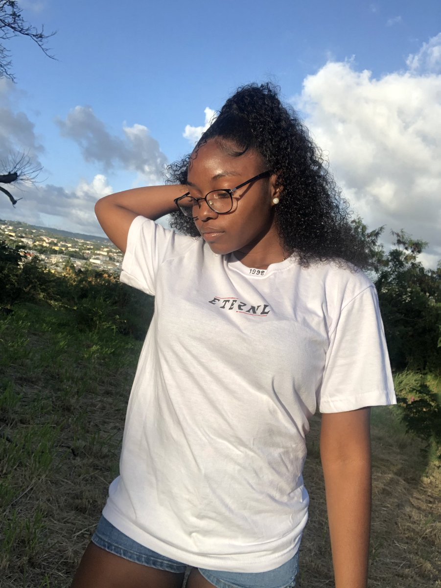 blue_bubblesss's tweet image. 21 wishes✨
Shirt : @ArthurJaleel 
💇🏾‍♀️ &amp;amp; 📸 : @tekoaaa1