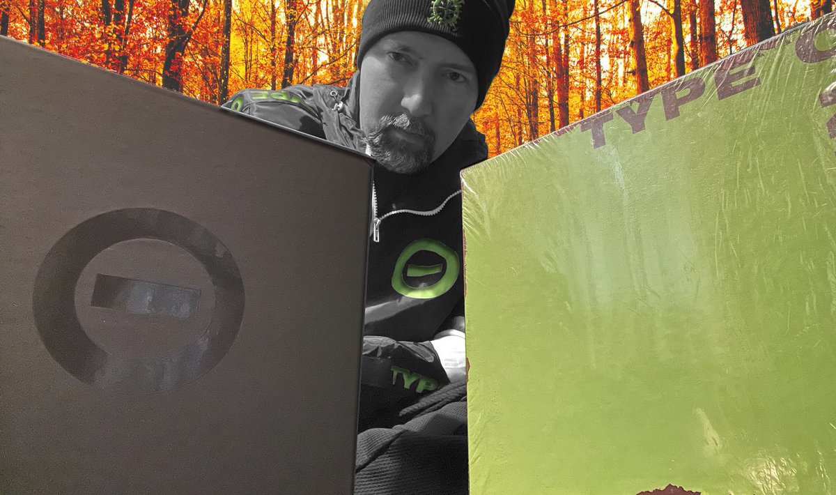 redchairreviews's tweet photo. #typeonegative - #nonemorenegative 
——
Spring will never silence my autumn heart.
——

#vinylgram #vinyl #records #musiccollector #vinylcollection #vinylcollector #musicislife #vinylrecordpost #vinyllove #vinyllover #vinyljunkie #vinyladdict #petersteele #drabfour #octoberrust #lp https://t.co/wuNJevjK2e