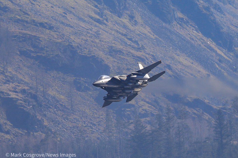 Mark_Cozy's tweet photo. A @usairforce McDonnell Douglas F-15 Eagle during low level training over Thirlmere reservoir, near Keswick, The Lake District, Cumbria
01.03.21
#usaf #f15 #osprey #lfa17 #newsimages #MarkCozy #pressphotography
#pressphotographer #photojournalists #photojournalism https://t.co/h7dUtrXbir