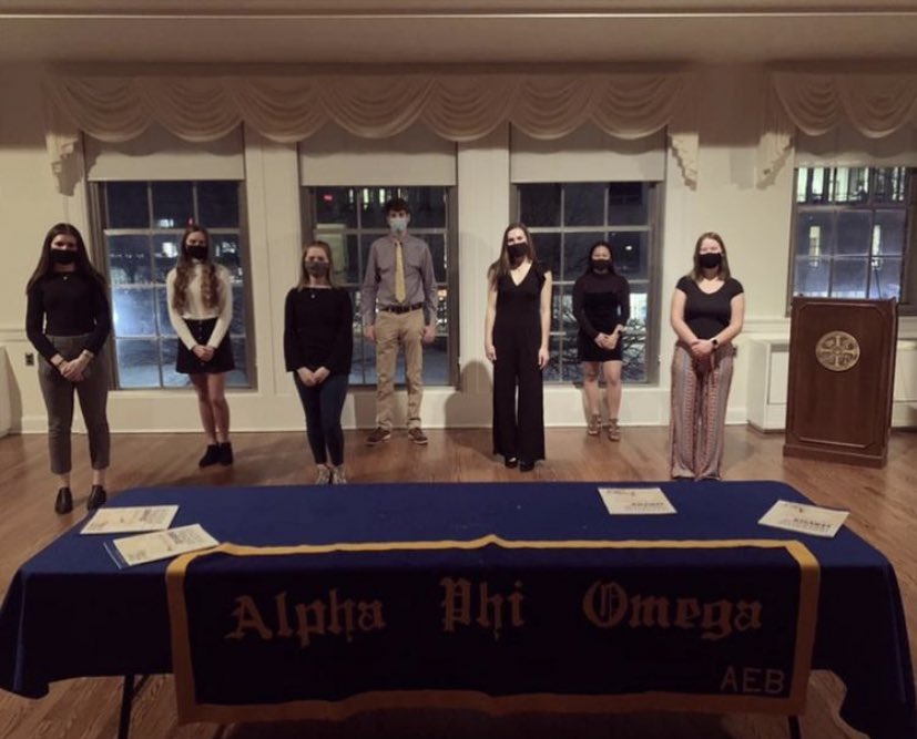 Welcome to all of the new pledges in our Alpha Epsilon Beta chapter! 💙💛 #aporegionh #membershipmonday