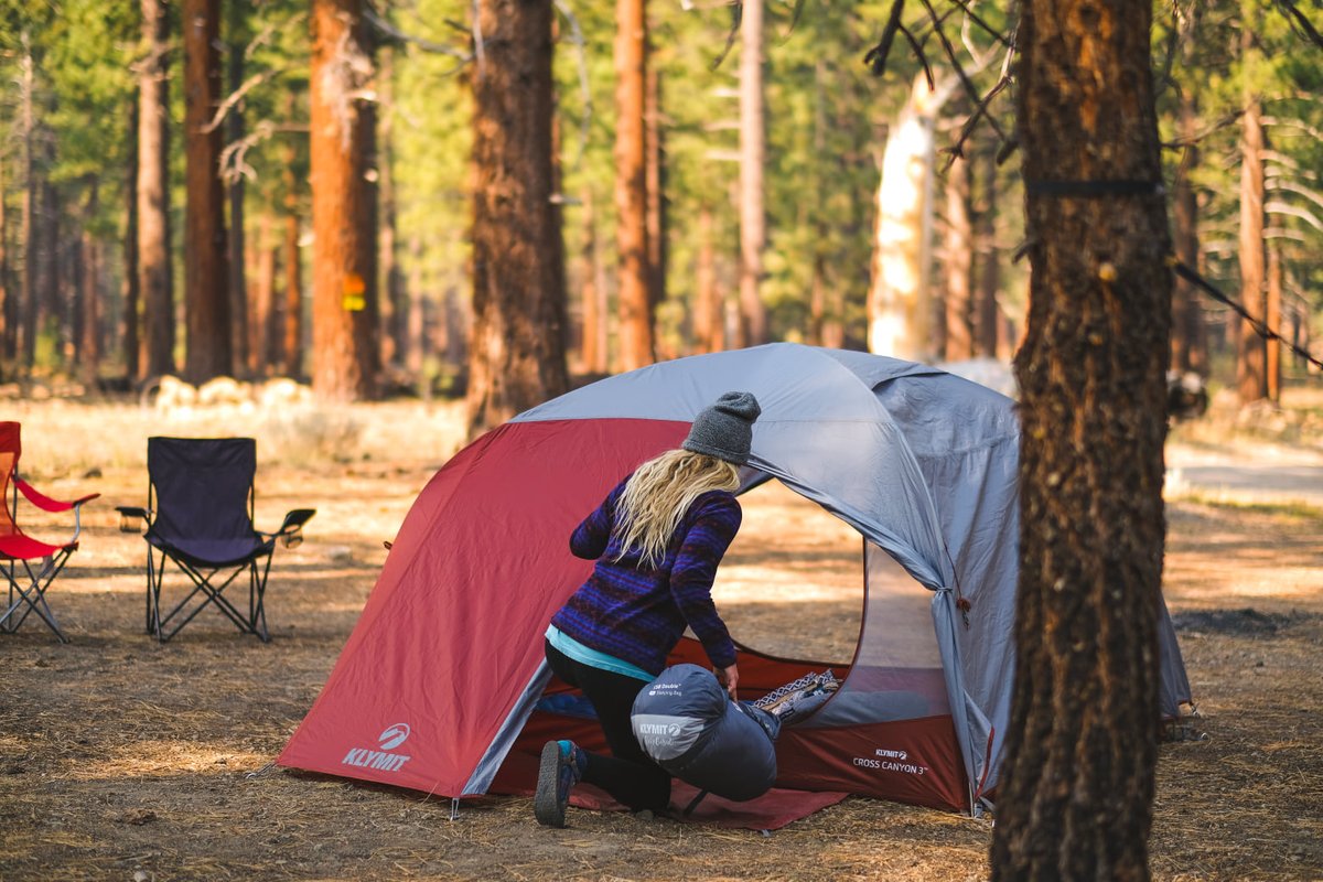 geardotcom's tweet photo. Where to go? What to pack? What's proper etiquette? Gearing up for a first camping trip can feel daunting, but it doesn't have to be. Camping is one of our favorite escapes, so let us help you painlessly plan your own first outing. Follow our tips! 🏕️ https://t.co/WpIF4bAnuG https://t.co/7fW5cGytpW