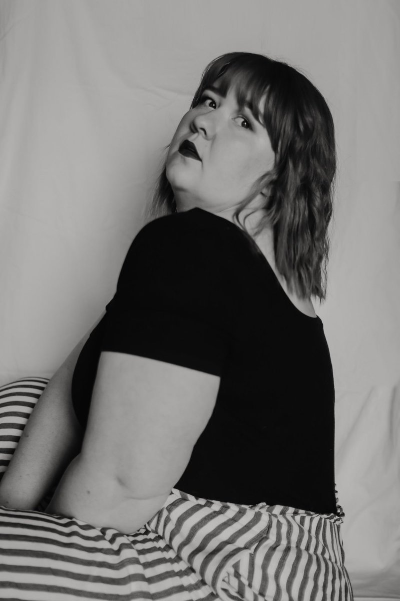 LifeAzAGinger's tweet photo. New self portraits!! Some moody black and whites🖤🤍 https://t.co/nmjpuHpWEE