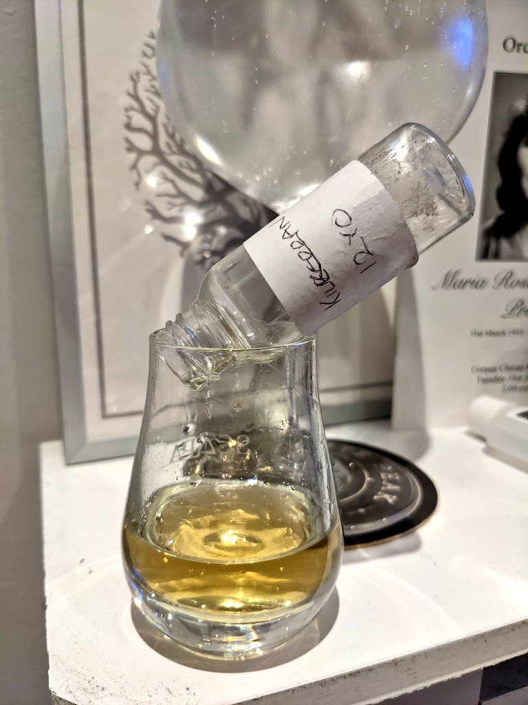 DramofWar's tweet photo. Having this sample of Kilkerran 12, sent to me by @Paddyjock and chosen by @leejay2876. #dramswap #dramples #cambletown https://t.co/mhd8CW3laI