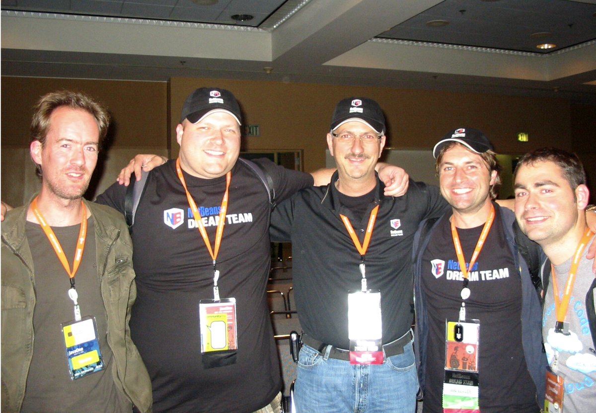 A pic of some NetBeans fans from some years ago at JavaOne. Whoever can guess all their names correctly gets... a development environment for Java and more, completely free and for nothing: