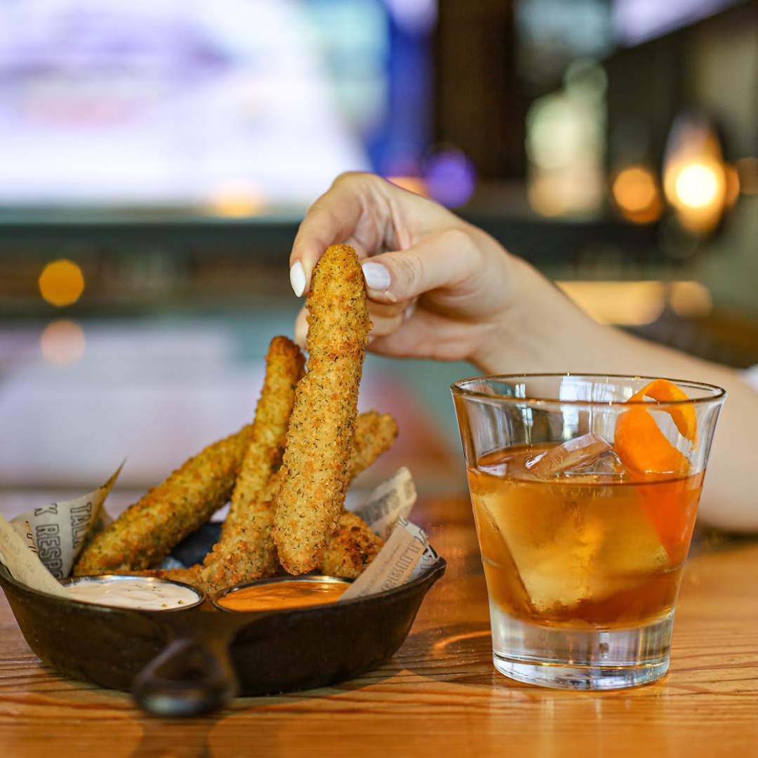 It may be Monday, but we can pretend that it's the weekend still... Right? 🤥😅 

We're open today at 3pm, just in time for happy hour! We'll see you soon!