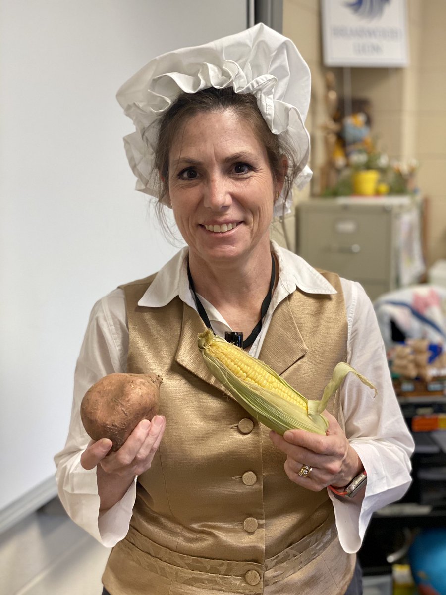 BriarwoodChrSch's tweet image. Since our fifth graders can’t travel on our annual DC trip this year, our fifth grade teachers decided to bring the DC trip to them. #transformativeteaching #dcweek #wearebriarwood #inspiringlearners #equippingleaders #bestteachersever