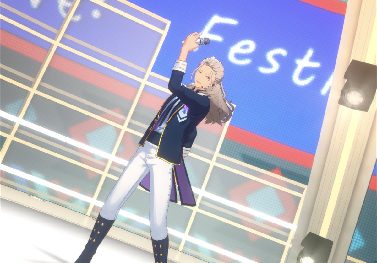 ナカノ Esビル推し あんスタmusicにて乱凪砂のファン数が人を突破したので アイドルランクbの報酬の共通衣装 Scrを開放しました 肩にかかる明るい銀髪と濃紺のコントラストが良き 大変お似合いですよ閣下 弊社の祭専用bgmにもしっかり適応して