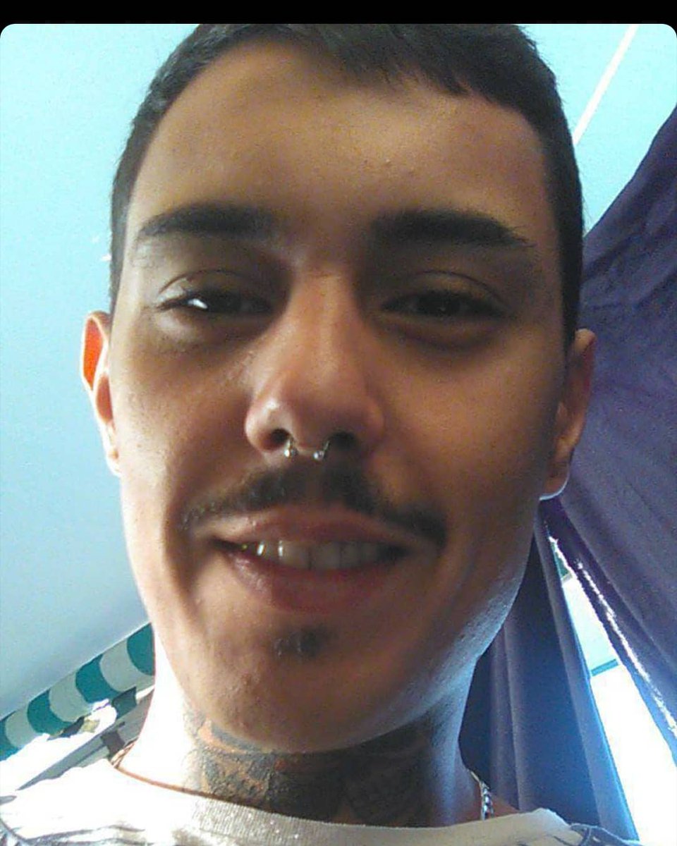 alvfdez15's tweet photo. ESTOY BUSCANDO A ESTE HIJODPUTA, SI SABES ALGO DE ÉL CONTACTA CONMIGO O LA POLICÍA, JOAQUÍN MUÑOZ MOLINA, 26 AÑOS, LE HA PEGADO UNA PALIZA A MI PRIMA Y CASI LA MATA, LA DEJÓ EN UNA ZANJA ABANDONADA Y X SUERTE RECUPERÓ LA CONSCIENCIA https://t.co/vlfwvW3ret
