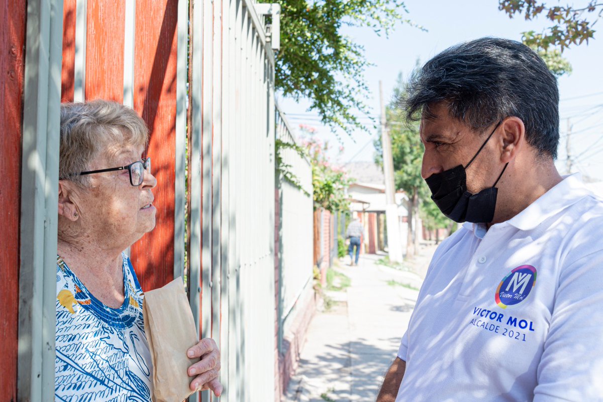 victormol2021's tweet photo. Siguiendo con nuestro recorrido por Tejas de Chena, como equipo nos encanta ver la participación de los vecinos en nuestras propuestas🙌🏼
¡¡Juntos por un mejor San Bernardo!! 💙
•
#snbk #snbka #sanbeca #sanbernardochile #sanbernardocl https://t.co/vl5jlUpeRK