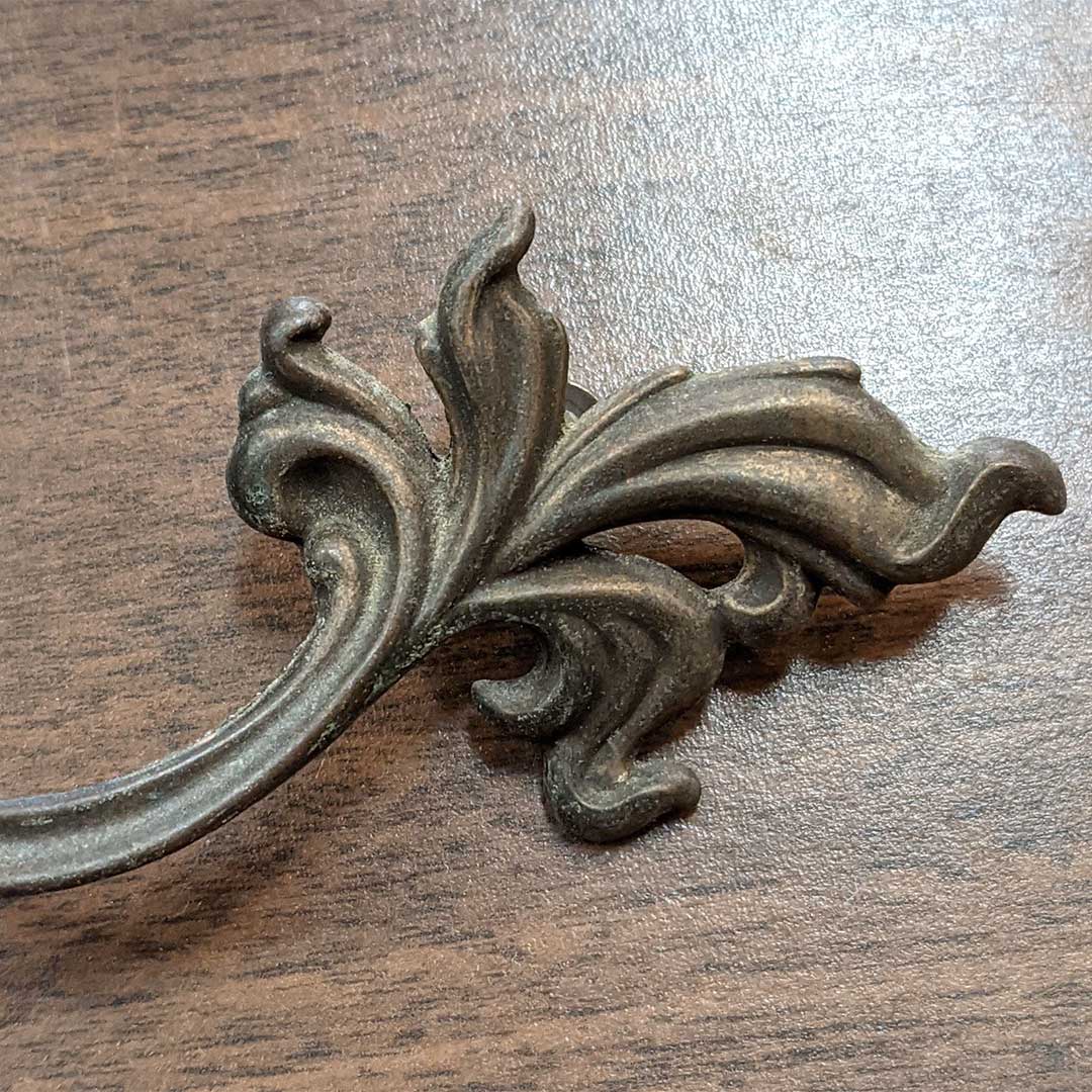 These #vintage #brass #FrenchProvincial #drawerpulls are so #elegant! I love the #leaf shapes on the ends and the #agedfinish is beautiful. More info on these lovely drawer pulls is available in the listing on the #CommunityForklift Marketplace! communityforkliftmarketplace.org/collections/al…