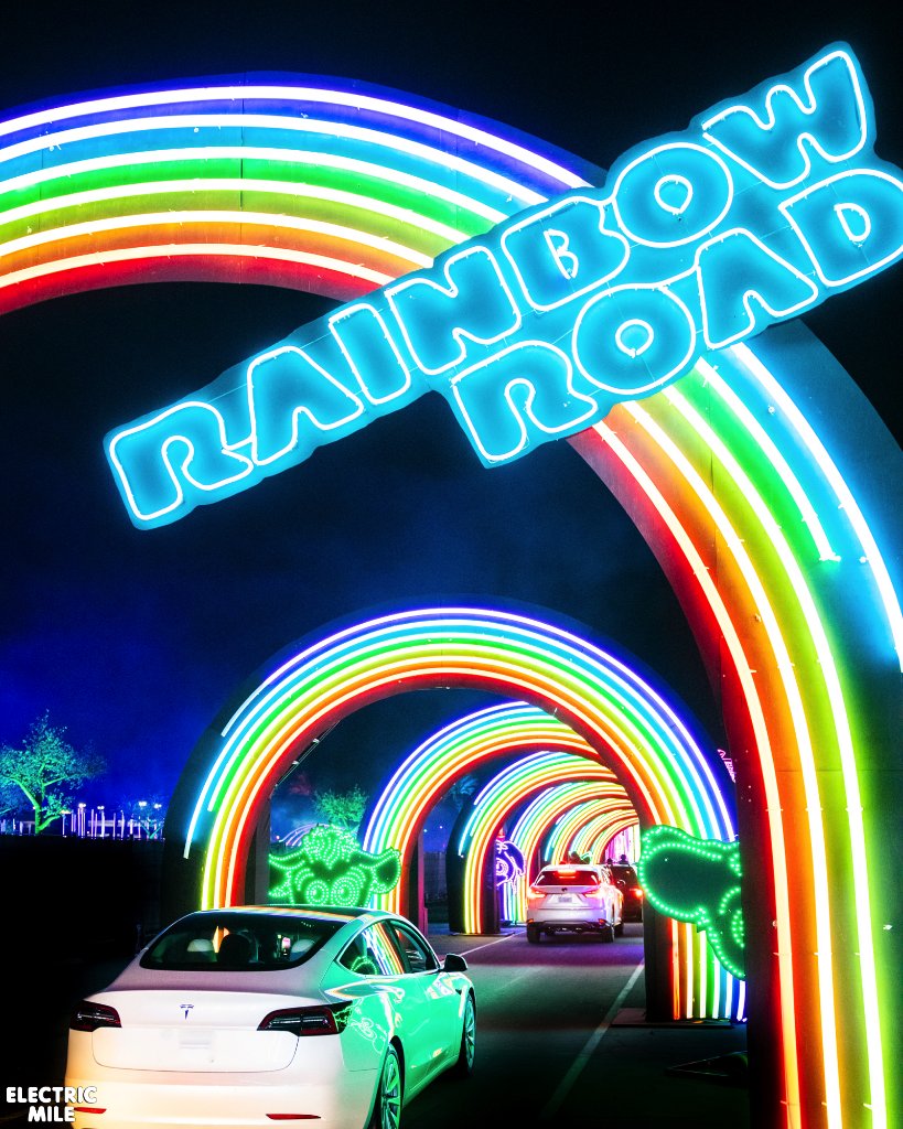 Make it a roundtrip &amp; take another spin down the Mile!🚙🌈 Check your email for a special offer if you've joined us in the past.💌

Experience our new light show and soundtrack before #ElectricMile ends March 14!✨🎶 

Limited weekend tickets → insom.co/emFUN