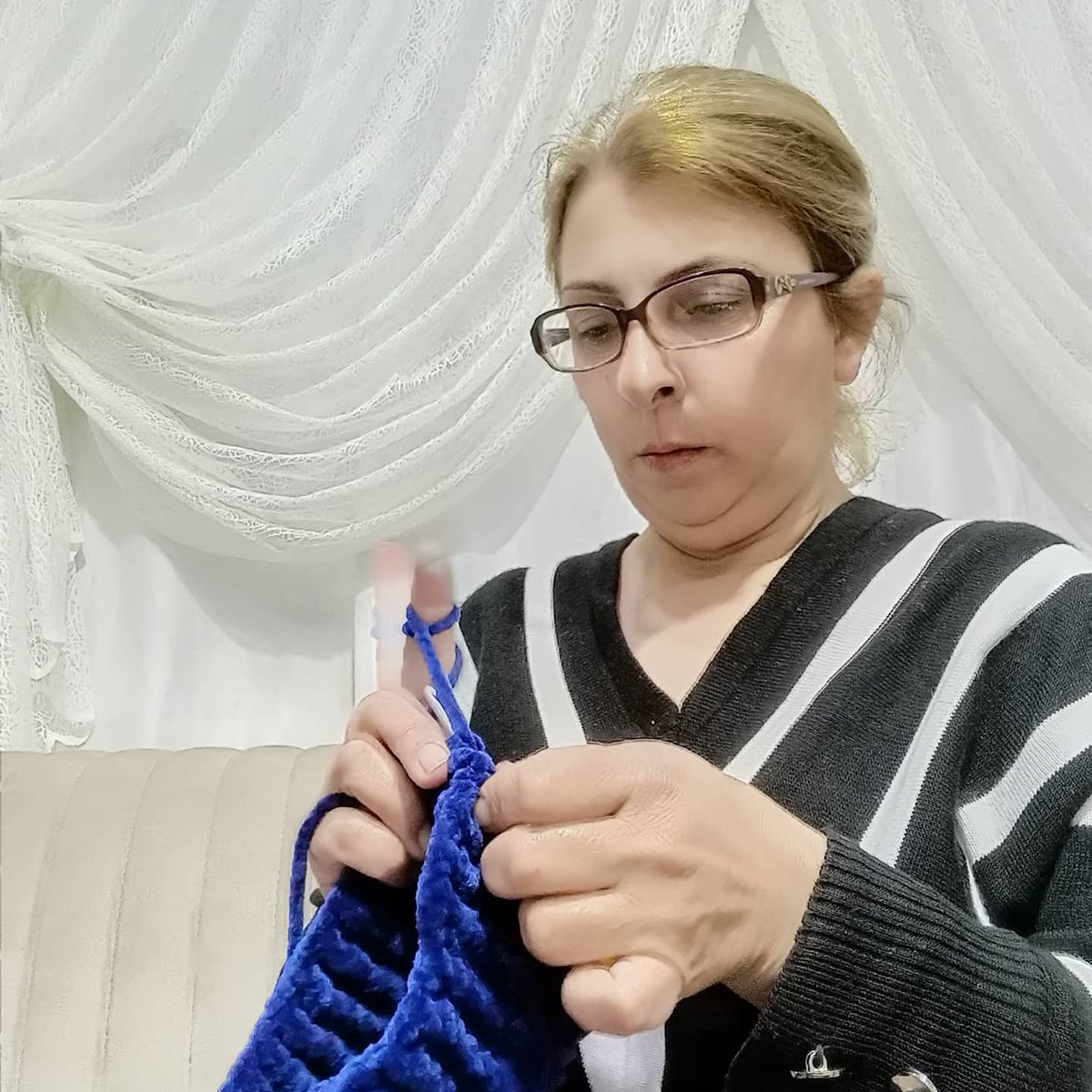 erifeTezcanCey2's tweet photo. Bu geceyi ev botuna ayırdım. Çalışirken çok ciddi oluyormuşum kuzularım haklıymış.😊 Bir siparişimide bitirdim.
#tezcanefemiçin #evbotu #evbabeti #kadife
#birsipariş #evladımiçin #birumut #biradım
#umudumuzaumutolurmusunuz https://t.co/ggWf89Ohm0