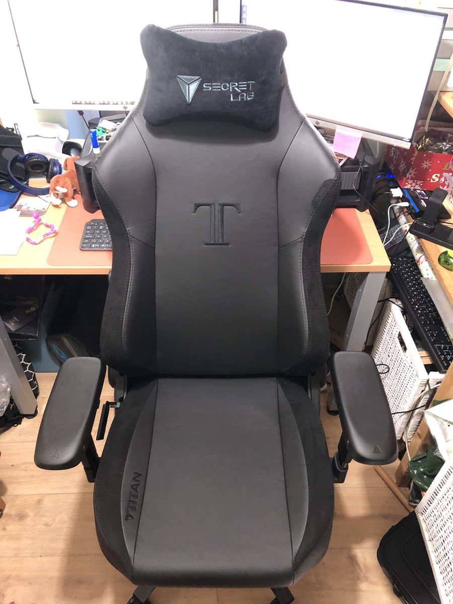 msewelluk's tweet photo. Loving the new office chair #Secretlab https://t.co/gQ81LFxiN3