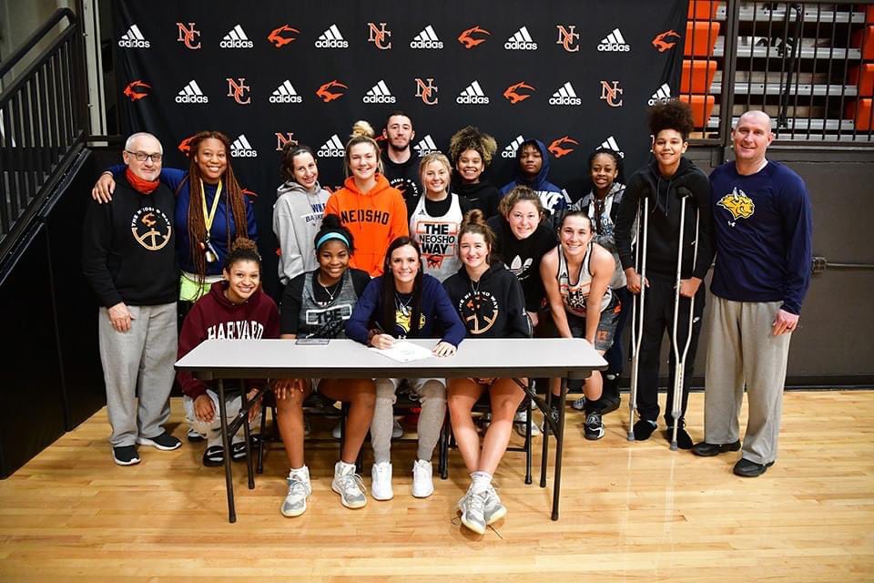 TimmerAddie's tweet photo. So thankful for this opportunity and everyone who’s been there along the way 💙 @WUhoops @coachkennyeddy @inspireJJDavis @joeytimmer @therealcoachv https://t.co/JYH0ezOIwd