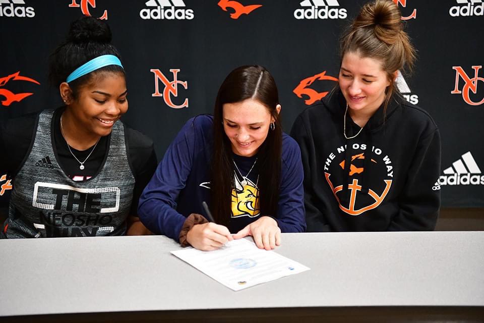 TimmerAddie's tweet photo. So thankful for this opportunity and everyone who’s been there along the way 💙 @WUhoops @coachkennyeddy @inspireJJDavis @joeytimmer @therealcoachv https://t.co/JYH0ezOIwd