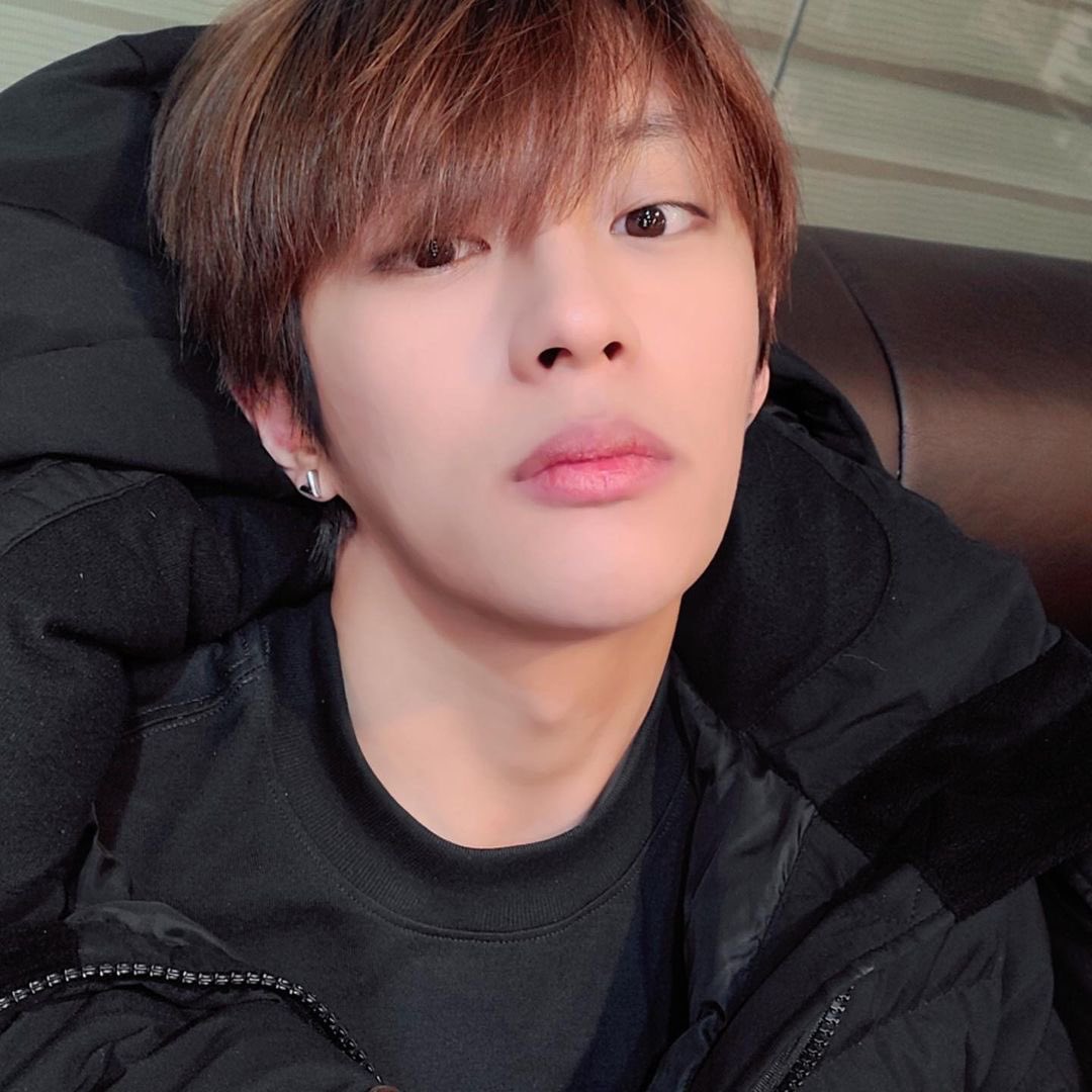 D1France's tweet photo. |01.03.21| [INSTAGRAM]
• #D1 // #DKB •

"Ça fait un moment qu'il n’a pas plu🌧
Il fait encore froid, alors habillez-vous chaudement BBs ❤"

Cr : official.dkb https://t.co/C25zxJxPs2