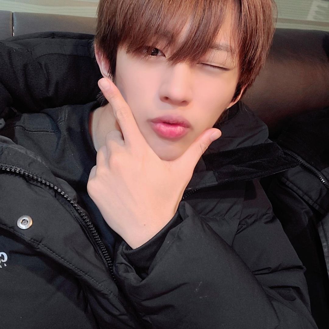 D1France's tweet photo. |01.03.21| [INSTAGRAM]
• #D1 // #DKB •

"Ça fait un moment qu'il n’a pas plu🌧
Il fait encore froid, alors habillez-vous chaudement BBs ❤"

Cr : official.dkb https://t.co/C25zxJxPs2