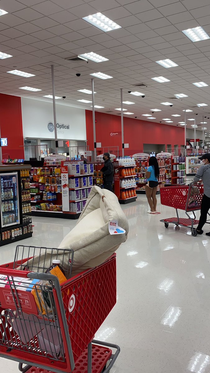KymJ2016's tweet photo. @Target I’m at Target Silverlake and there  is 1 register open.   There are numerous people in line and no one knows where the manager is located!! https://t.co/7akqkLO6Zd