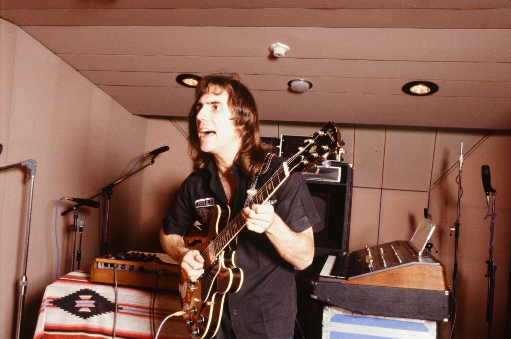Happy Birthday to Larry Carlton who turns 73 years young today 