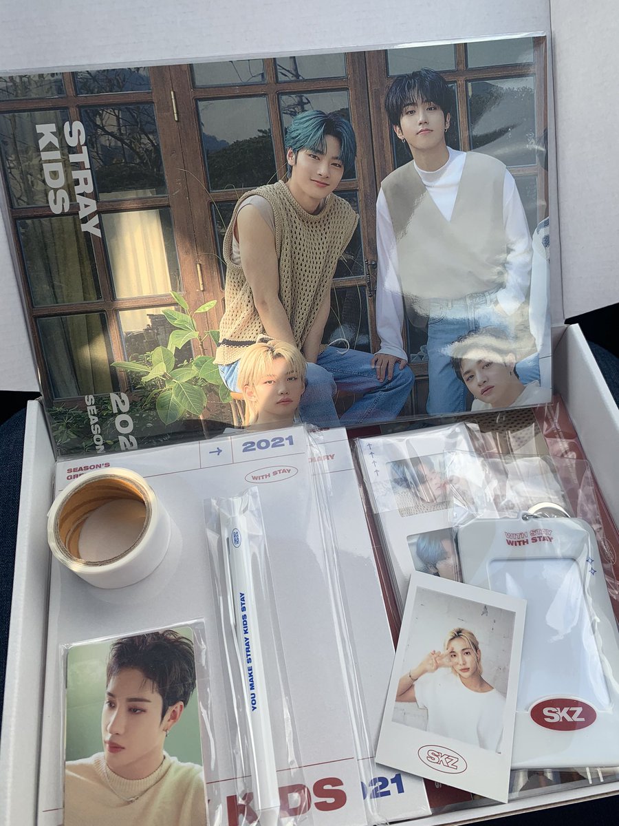 rocketpunches's tweet photo. my SG arrived safely!!! thank you @StrayKidsGOs ❤️ https://t.co/8tpHkbhxIw