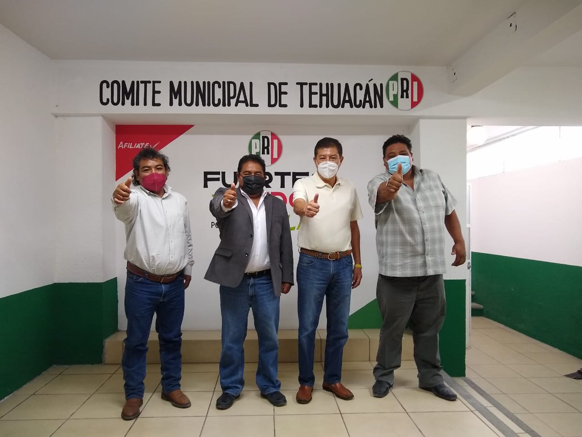 pri_tehuacan's tweet photo. Esta tarde nuestro Presidente Paulino Ramírez recibió en las oficinas del PRI en Tehuacán a Isidoro Santos Méndez y Daniel Gerbazio Cruz líderes priistas de Tlacotepec de Benito Juárez, quienes externaron su intención de participar y sumar a la estructura del PRI el 6 de junio. https://t.co/mbB8O2HbR9
