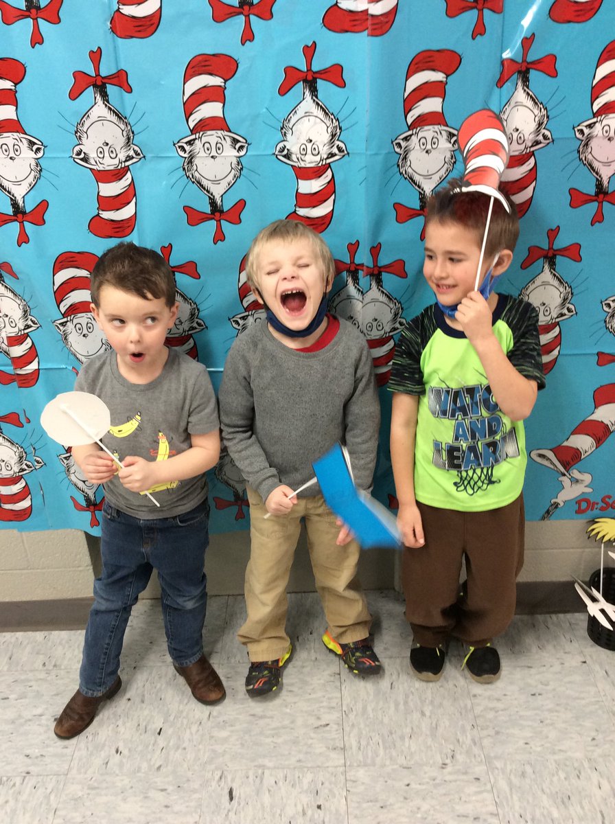 LynnTrynity's tweet photo. Crazy hair day at @PHSPiratePride #plainviewELEM #afternoonclass https://t.co/9vDPkrKb4E