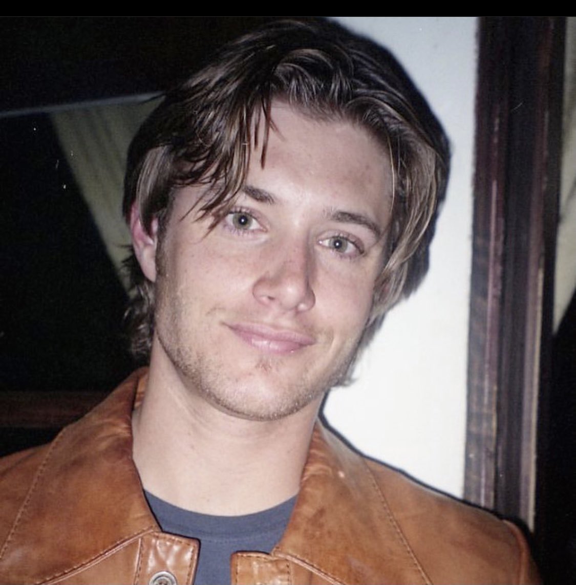 Oh. My. God. LOOK AT DEAN BEING A FRESH FACED!! 

And can we take a moment to talk about the boy band hair?