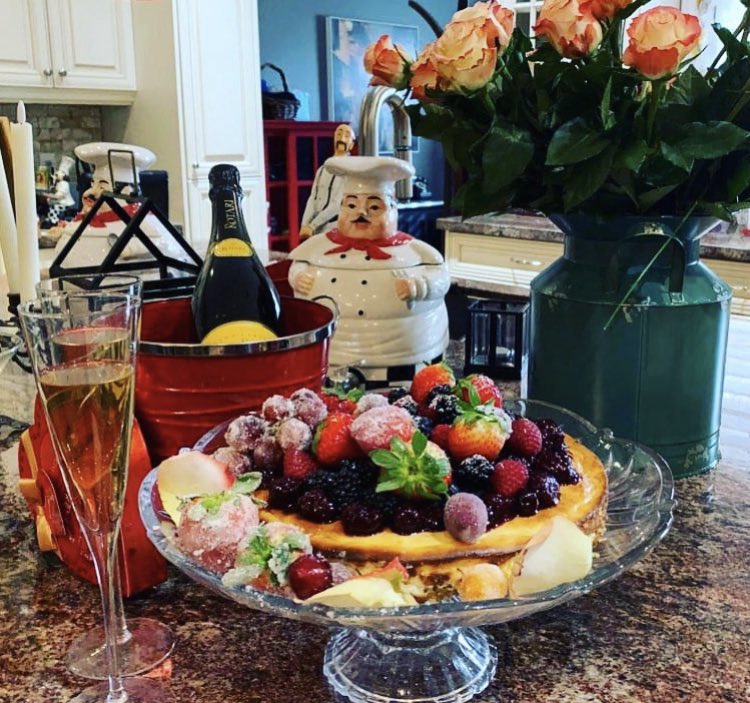 HeForSheTO1's tweet image. March 8 is Women’s International Day! Looking for a perfect dessert? Cheesecake link below: youtu.be/Fz6fYx5UZNQ #WomensDay #cheesecake