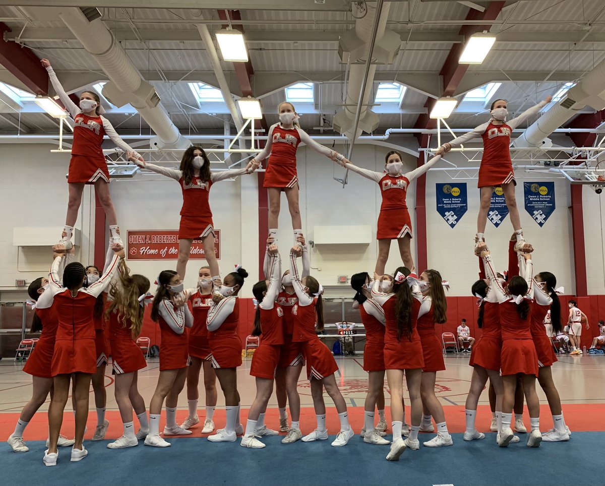 MrsSerfass's tweet photo. These ladies did an awesome job cheering today! 🐾❤️📣 #WildcatPride @OjrmsC @OJRMS @OJRSD https://t.co/gZOUeGDRG1