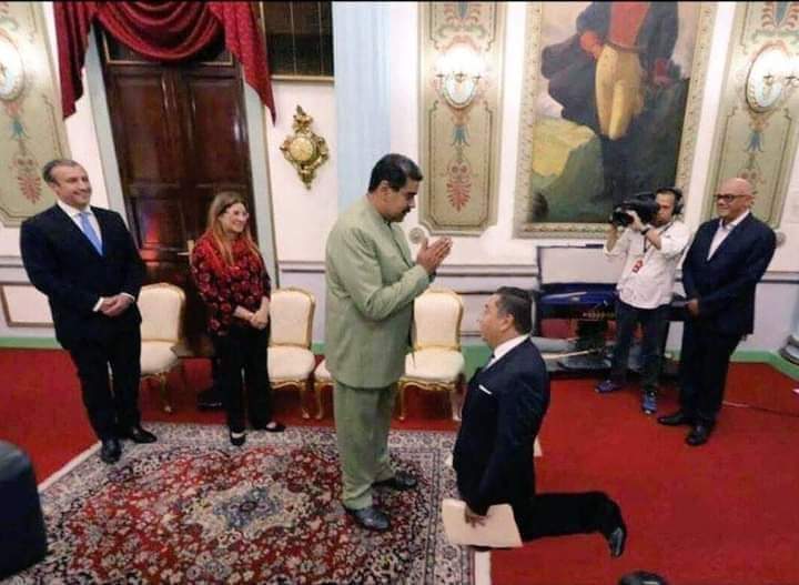 randolph3vera3's tweet photo. @JAVIERBERTUCCI Todavía el tiene la esperanza en ser más millonario de lo que es, y usted esposa de Javier, no sea participe de las falsa que están predicando de su falso envalgelio https://t.co/GloVkmFmA1