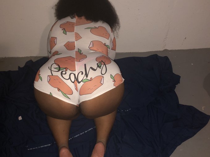 Tell me if you like what you see 😈 https://t.co/EKb1iKJ3dR