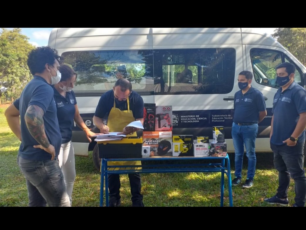 AngieBarrios578's tweet photo. Desde Iguazú hasta Posadas, el @misioneseduca y @direcciondeTIC junto a la #SubseETP entregó 337 termómetros e equipamientos p/ que la #VueltaAClase sea con todos los protocolos establecidos!!! @miguel_sedoff @gilsonb10 @Ale1Pacheco1 @jalbertogalarza @linares_cielo @CGEMisiones https://t.co/mebGzEkiiv