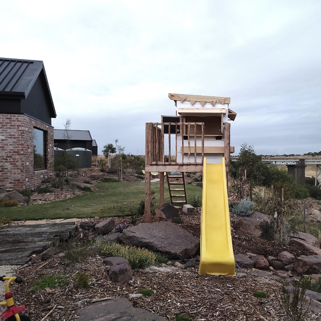 CastleandCubby's tweet photo. We teamed up again with our awesome friends at Phillip Johnson Landscapes in Batesford VIC for this seriously gorgeous natural landscape project. What a house and what a cubby! https://t.co/nlIJC3idlv