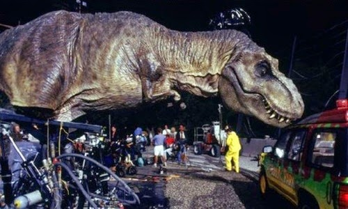 Detrás de las cámaras durante el rodaje de "Jurassic Park" (Steven Spielberg, 1993)