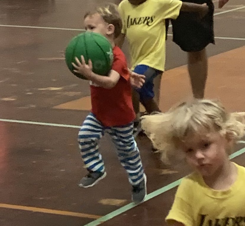 David_Windon's tweet photo. You can’t be the RBs coach if your son don’t stay high and tight at all times no matter the sport.....
#CrashedTheBasketBallGame
#KneeUpToeUp
#DrSeussThing1 https://t.co/UOj1vDtuaM