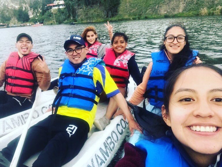 MicaelaGranda's tweet photo. 😘♥️ La familia que uno elige 💕😌 Amigos hermanos 🌈 Los quiero bebés https://t.co/jjtXFLXM21