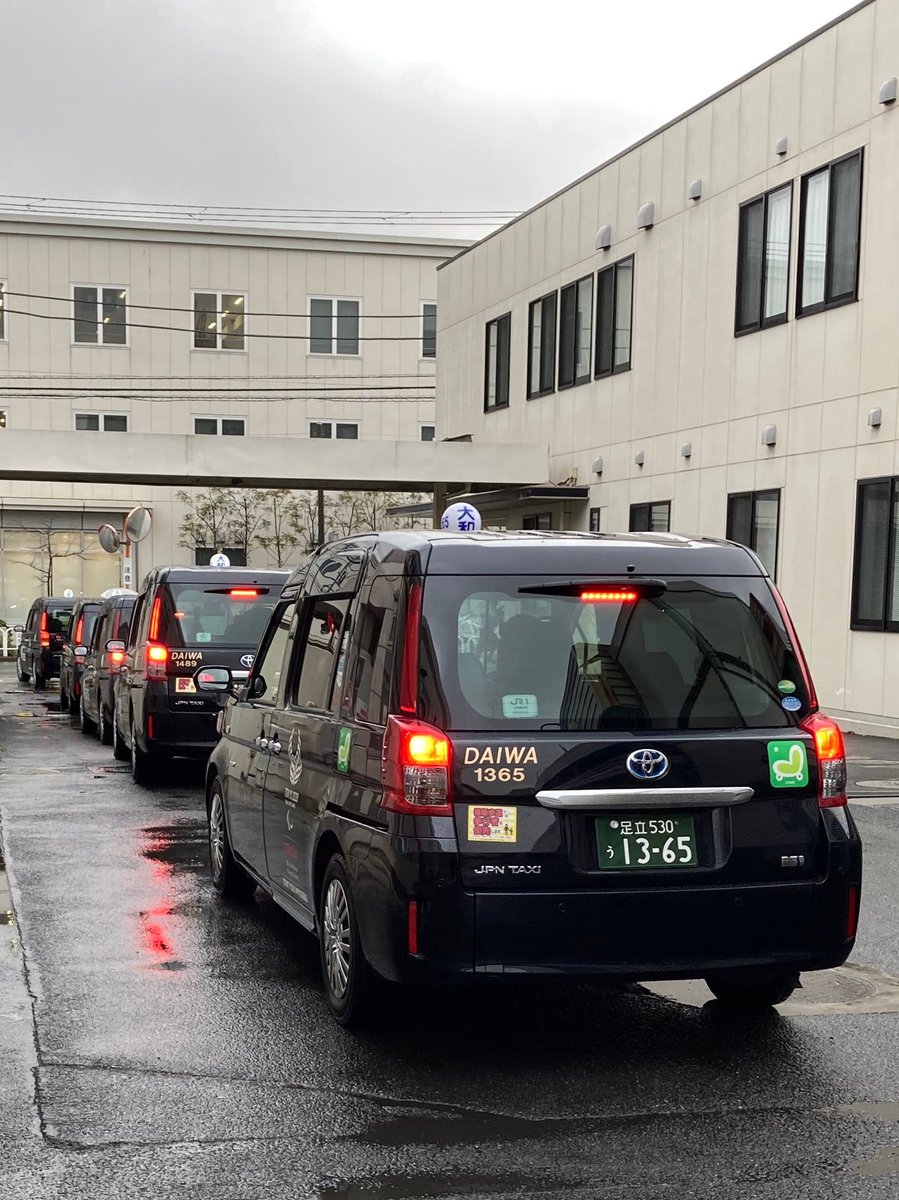 大和自動車交通株式会社 On Twitter おはようございます 春の嵐のようです 雨のため スカイツリーは雲の中です 雨の運転は視界も悪く細心の注意が必要です 無事故無違反でいってらっしゃいませ タクシー タクシー乗務員 大和 大和自動車交通 大和自動車