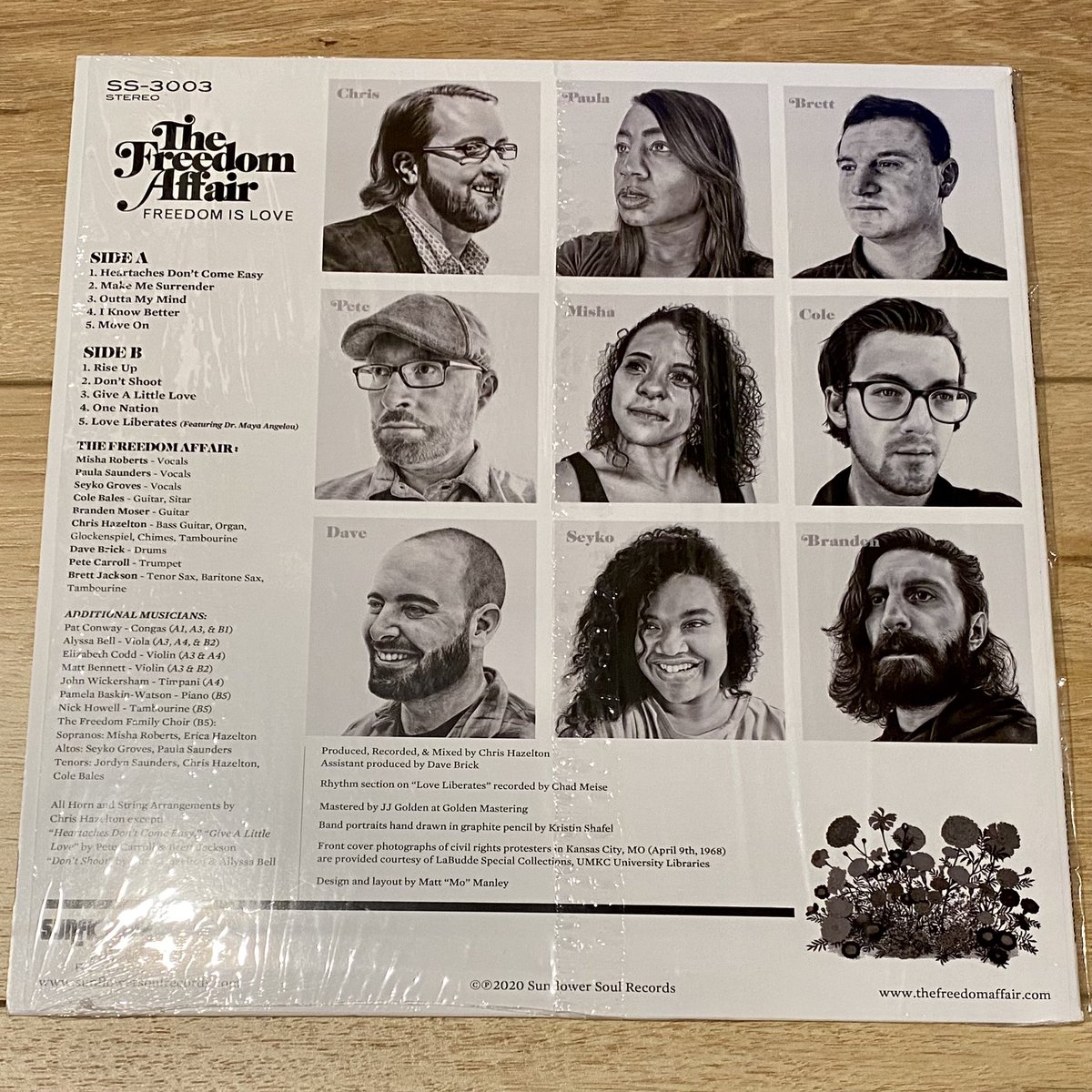CMoneyKS's tweet photo. #MondayNightVinyl it was #NewAlbumMonday today! #TheFreedomAffair #FreedomIsLove Super excited to score a great local #kansascity bandβs debut album from @SunflowerSoul45 on the cool #limitededition #SwirlyVinyl #Vinyl #SoulMusic #NeoSoul #2020 this is a must-see band! https://t.co/W00onuiQyN