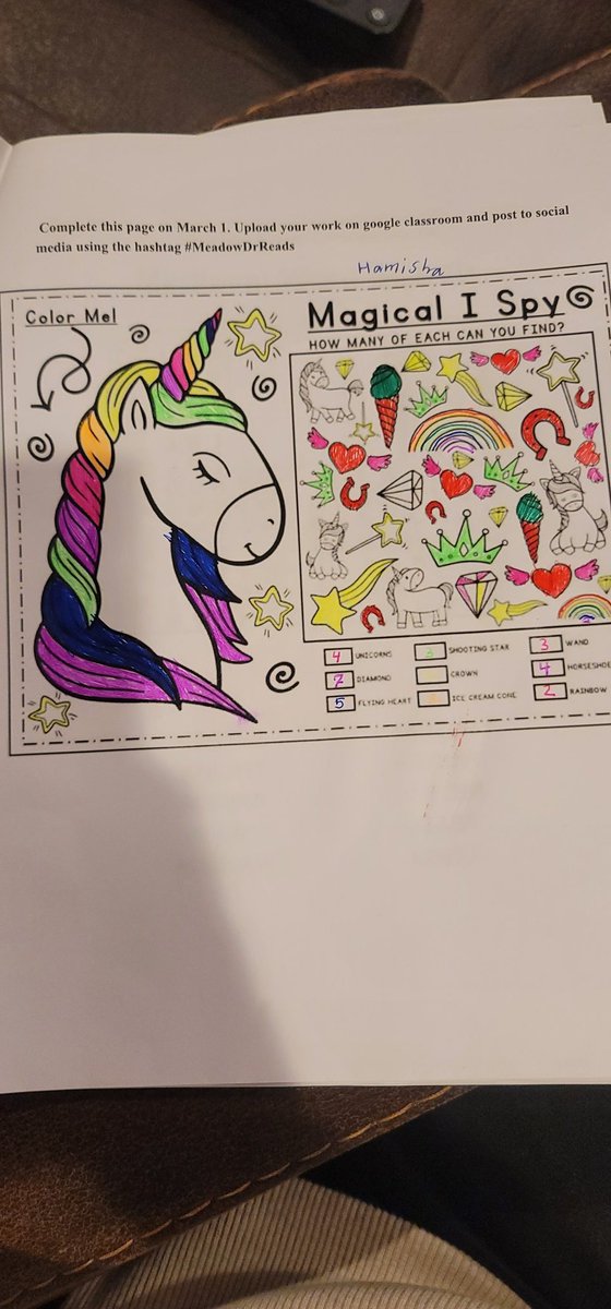 I spy... loving the colors Hamisha chose. <a href="/MeadowDrPTA/">MeadowDrivePTA</a> @MeadowDrMineola #meadowdrreads #mineolaproud @Mrs_Fiocco
