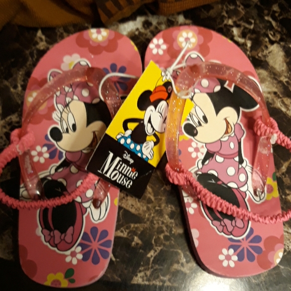thewilsonsposh's tweet photo. So good I had to share! Check out all the items I'm loving on @Poshmarkapp #poshmark #fashion #style #shopmycloset #othersfollow #disney #americaneagleoutfitters: https://t.co/TL4kOIy2y5 https://t.co/q6fnMscEww